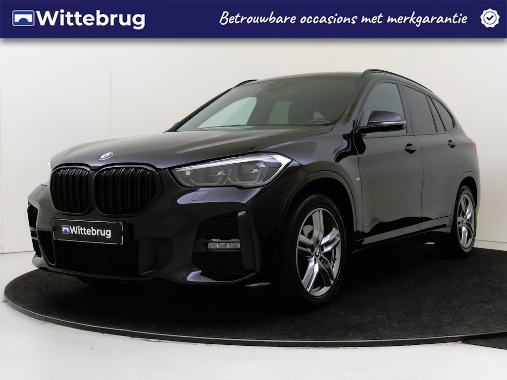 BMW X1 sDrive18i High Executive | M Sport | Head Up Display | Elek. Achterklep | Stoelverwarming | | Camera | Navigatie |