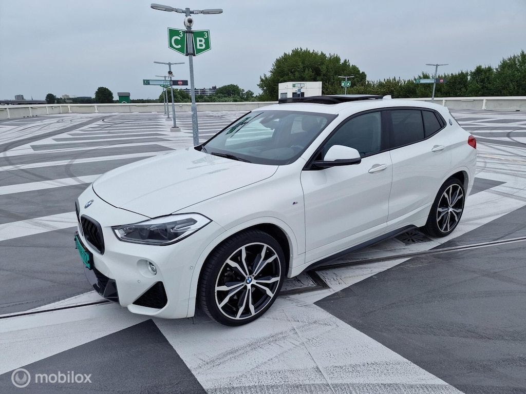 BMW X2 sDrive20i High Executive Edition Pano schuifdak Head-Up Alcantara Dealer onderhouden