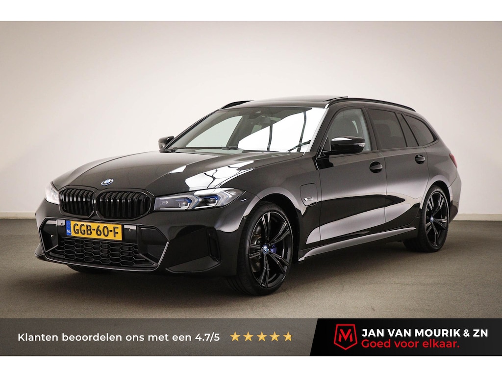 BMW 3-Serie Touring 330e M-Sport | SOH 95% | PANORAMADAK | HEAD UP | HOUTAFWERKING | CAMERA | 19"