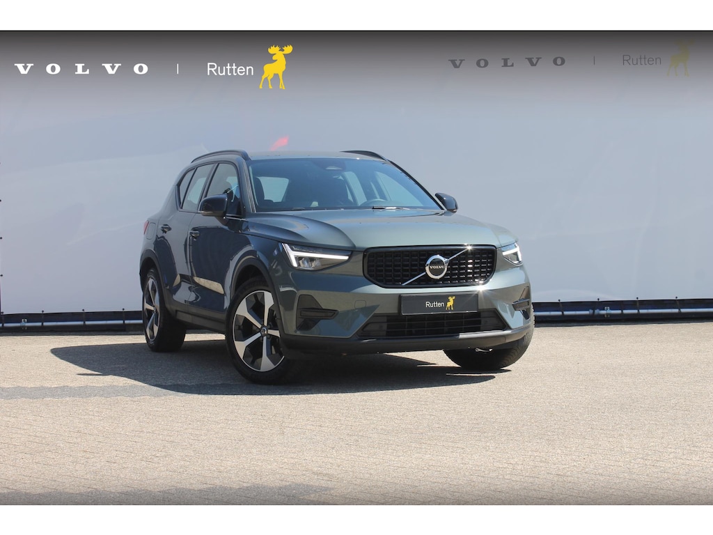 Volvo XC40 B4 211PK Automaat Plus Dark Semi elektrisch wegklapbare trekhaak / Verwarmbare voorruit / Google infotainment / Elektrisch bedienbare bestuurdersstoel met geheugen