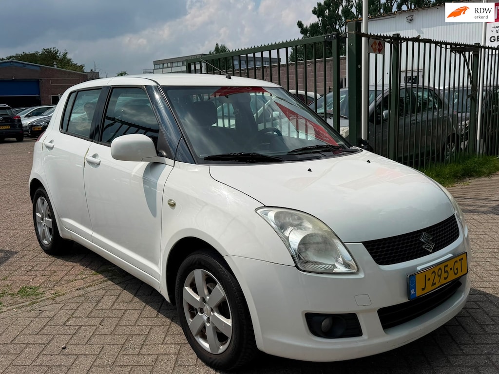 Suzuki Swift 1.3 Base Carplay stoelverwarming airco elektrische ramen cv op afs
