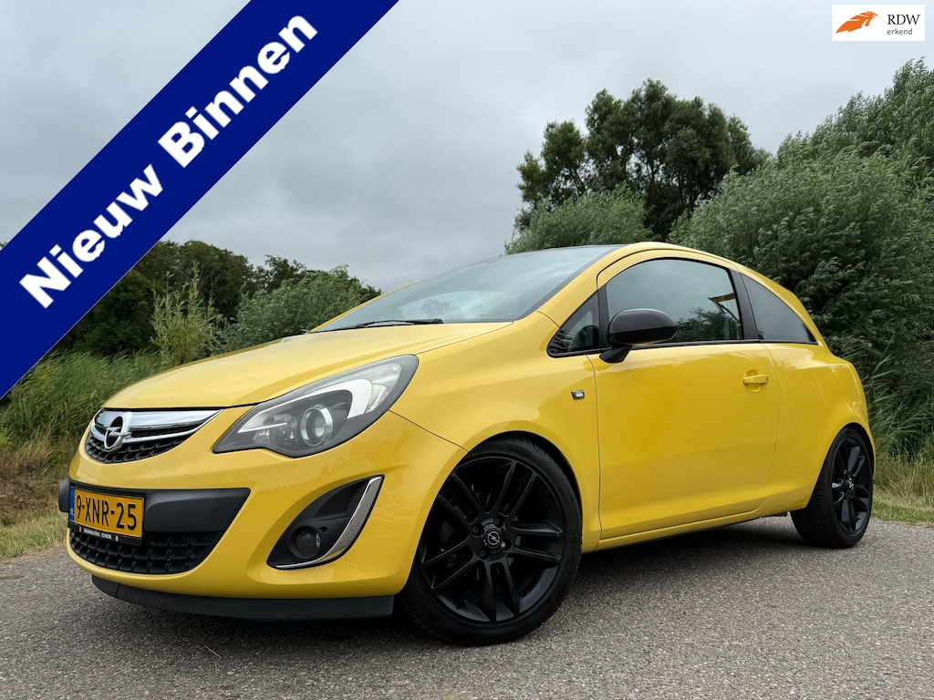 Opel Corsa 1.4-16V BlitZ | Navi | 2e Eigenaar | Stuur-/Stoelverwarming | 17" Velgen | H-Leder | Navi | Clima | PDC | Cruise | USB