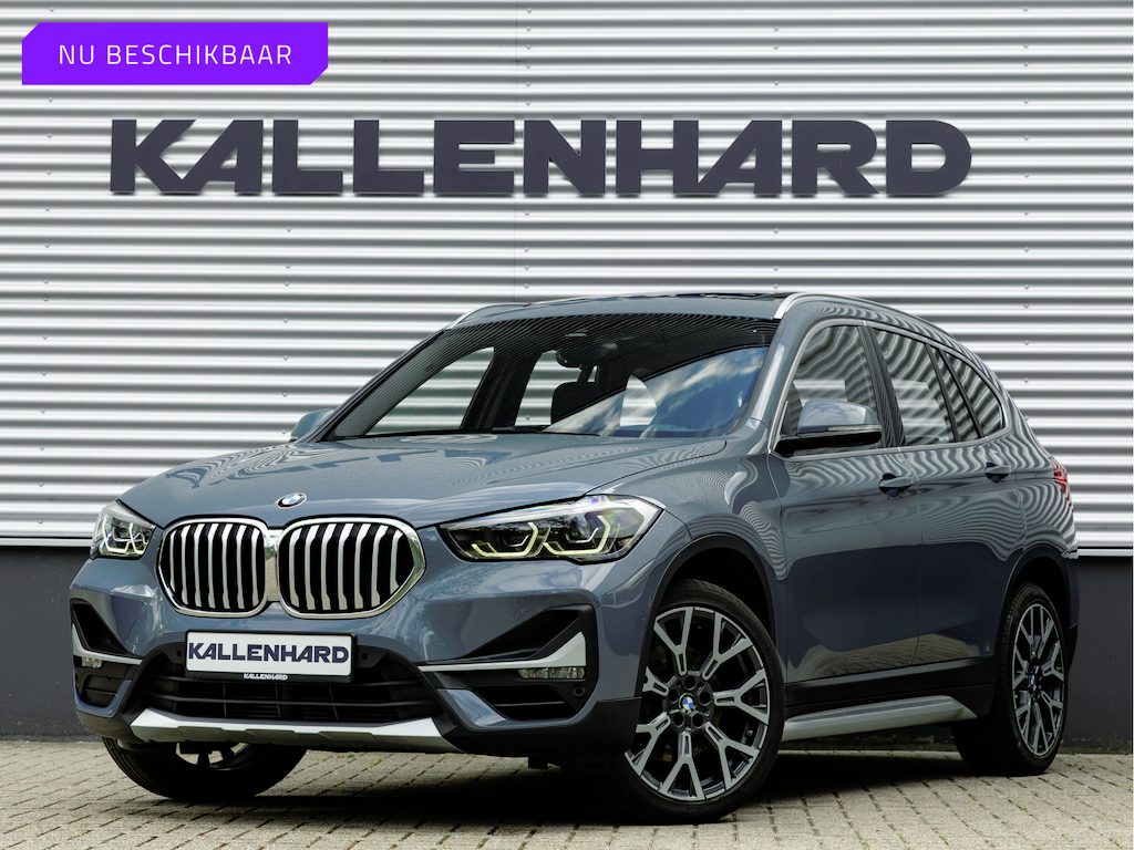 BMW X1 sDrive20i xLine - Pano - Trekhaak - Head-Up - Camera