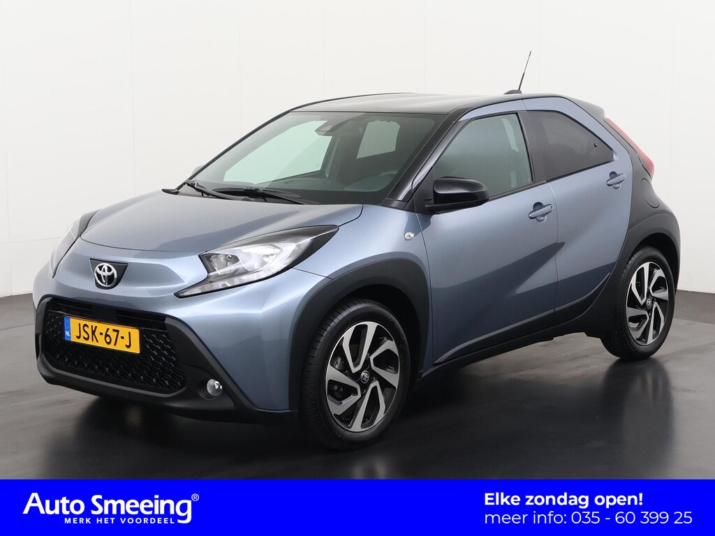 Toyota Aygo X 1.0 VVT-i MT Play Two-Tone | Stoelverwarming | Camera | 17" LMV | Adaptief Cruise | Zondag Open!