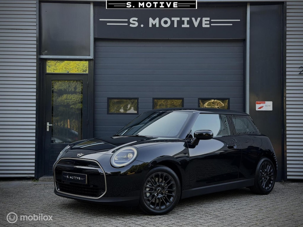 MINI Cooper 3-Deurs E Favoured M 40.7 kWh Nieuw! Fabriek Garantie!!