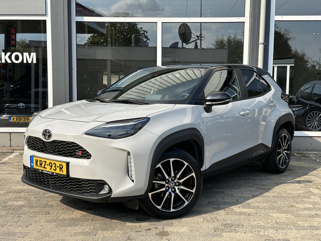 Toyota Yaris Cross 1.5 Hybrid GR Sport|Pano|HUD|Krijt Grijs