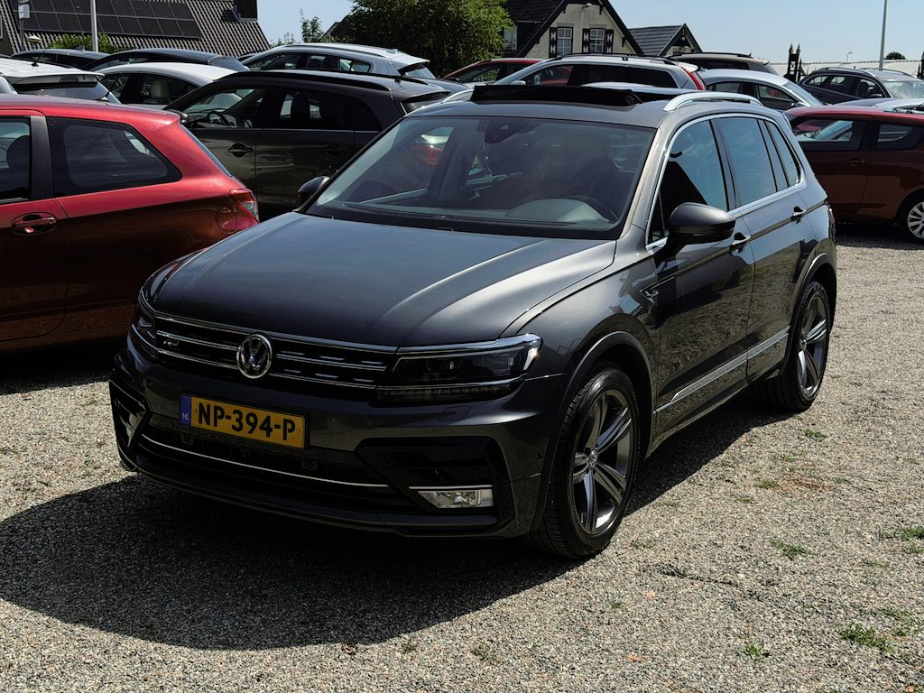 Volkswagen Tiguan 2.0 TSI 4Motion Highline BomVol Pano Keyless 360 Camera Standkachel StoelVW Elektrisch Achterklep Trekhaak NAP