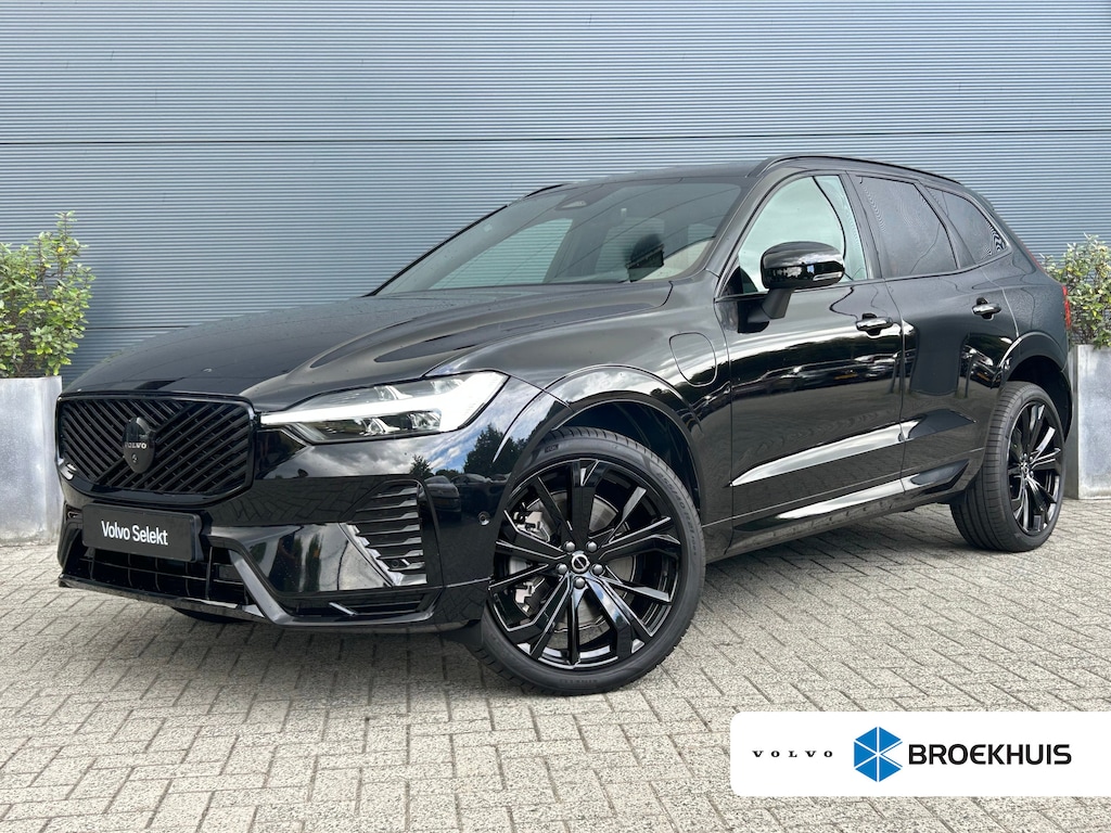 Volvo XC60 2.0 T6 Plug-in hybrid AWD Plus Black Edition | Luchtvering | Panoramadak | HU-Display | Trekhaak |
