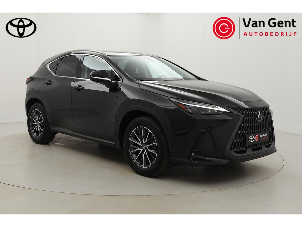Lexus NX 450h+ AWD Luxury Line | Trekhaak | Leder | Dodehoek detectie | Apple Carplay / Android Auto | Stoel-/stuurverwarming | Adaptive Cruise | Parkeersensoren voor/achter | Camera | Keyless | Full LED | 18 inch