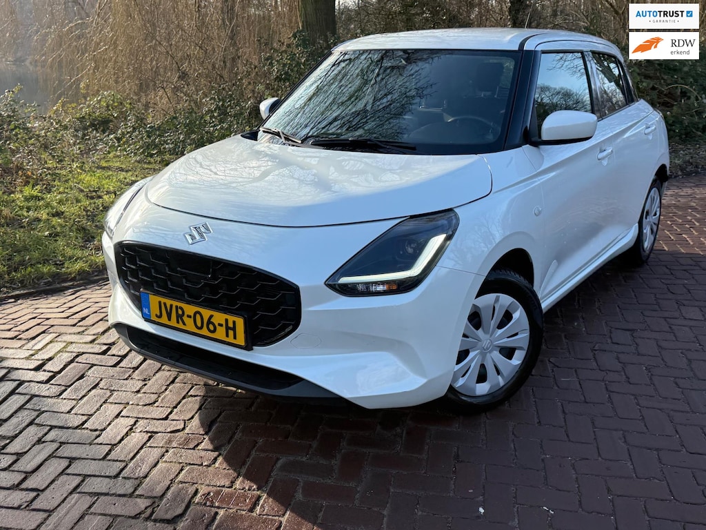 Suzuki Swift 1.2 Comfort Smart Hybrid 1 Eig. b.j.1-2025,9100 KM,Navi ,Camera,PDC
