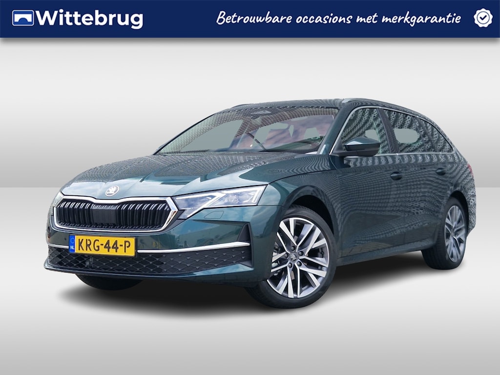 Skoda Octavia Combi 1.5 TSI MHEV Sportline Tour / 18" Lichtmetalen velgen / Panoramadak / Suite interieur design selectie cognac / Trekhaak uitklapbaar / Chrome pakket / Winter pakket / Side Assist / Light & View Pakket