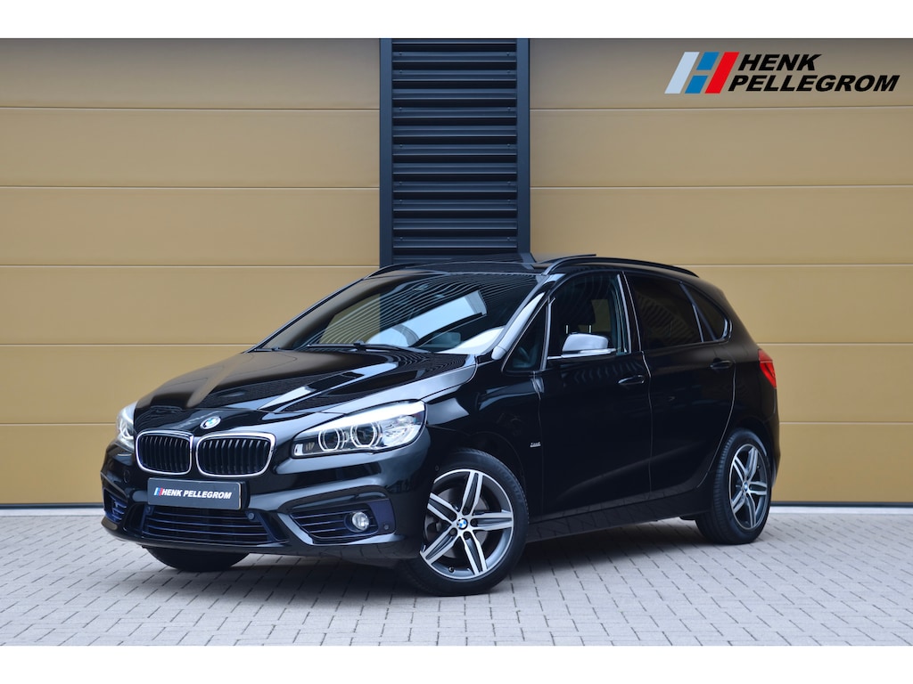 BMW 2-Serie Active Tourer 220i High Executive * Sportline * Head-up * Panoramadak * Sportstoelen * M-Stuurwiel * Trekhaak *