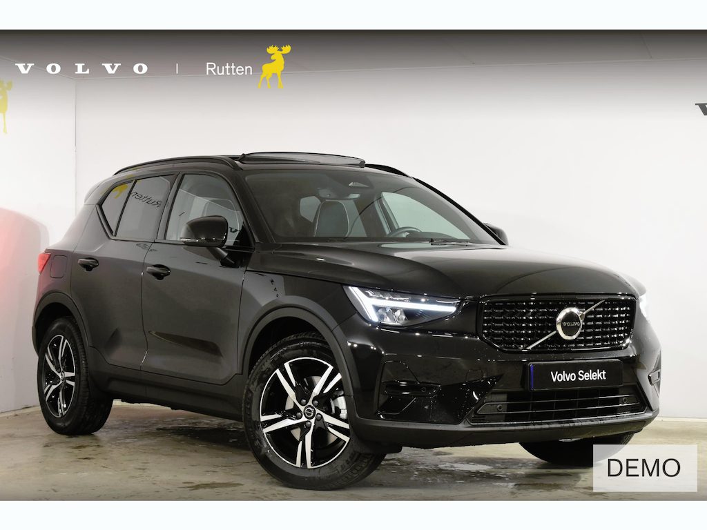 Volvo XC40 B4 211PK Automaat Plus Dark / Lounge Pakket / Extra getint glas / Panoramadak / Elektrische stoelen met geheugen / Harman Kardon / Stoel- en stuurverwarming / Microtech/Nubuck bekleding