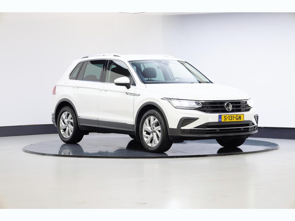 Volkswagen Tiguan 1.5 TSI Life Business | Trekhaak | Winter-pakket | Camera |