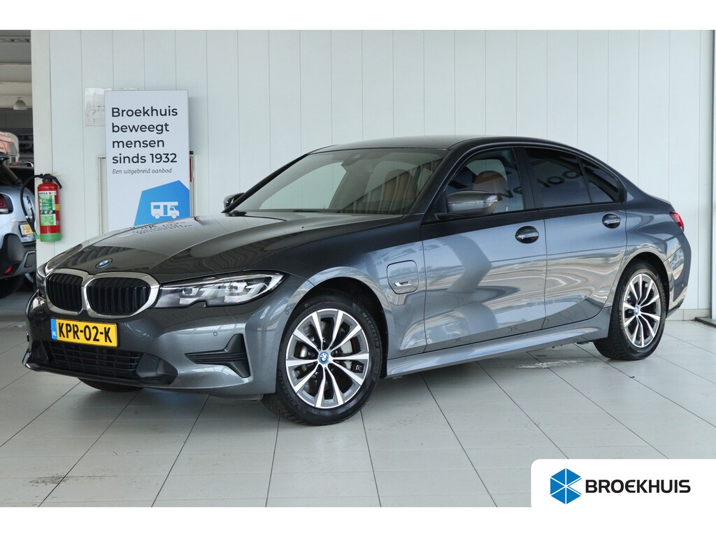 BMW 3-Serie 330e Business Edition Plus | Cruise Control | Camera | Stoelverwarming | LEDER | Carplay | Navi | Climate | 17 Inch |