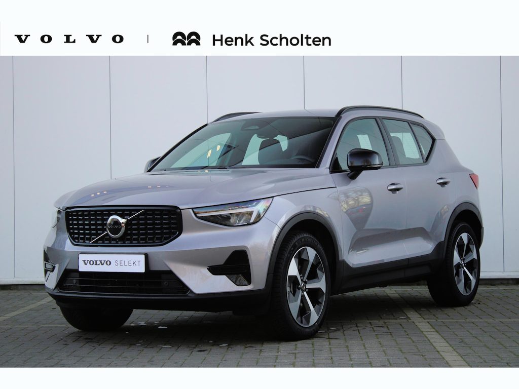 Volvo XC40 B4 197PK AUT7 Plus Dark | Semi elektrische trekhaak | Harman/Kardon Premium Audio | Adaptive Cruise & Pilot Assist | Verwarmbare voorstoelen | Verwarmbaar stuurwiel | Premium audio by Harman Kardon | 19" Velgen | Power Seats incl. Memory |