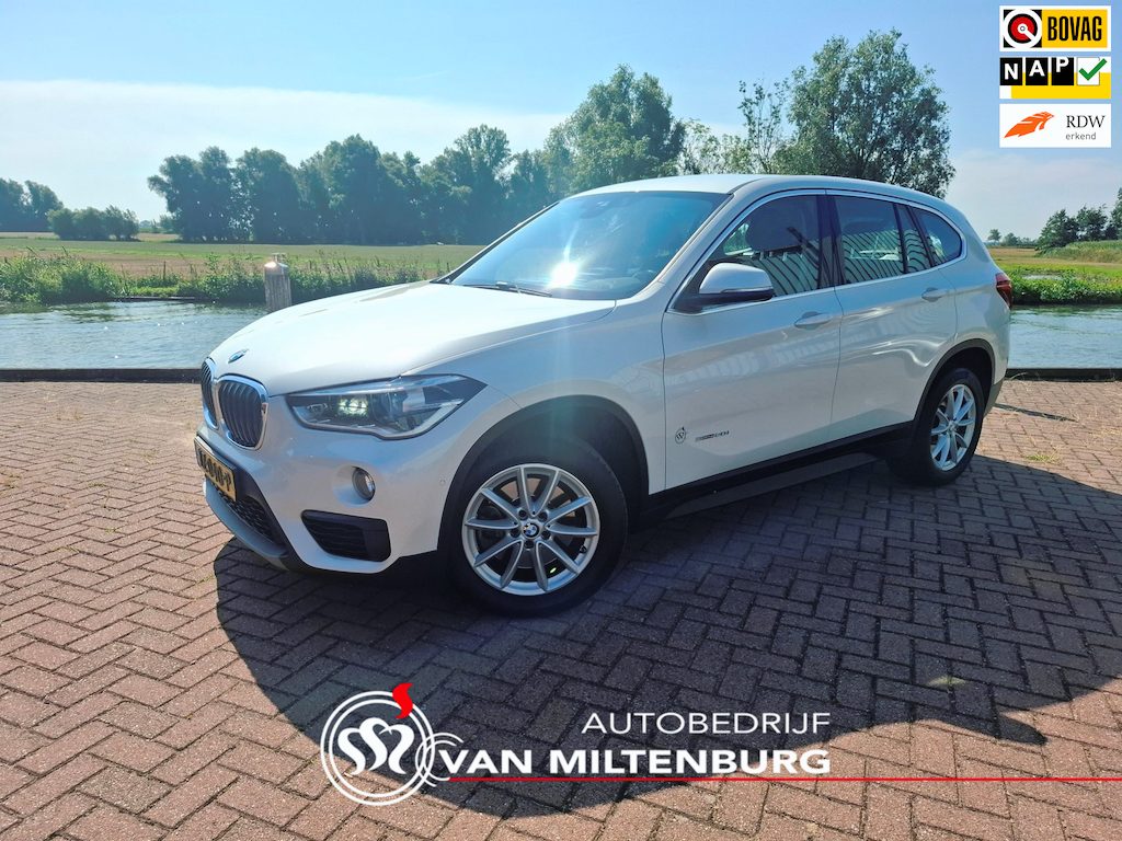BMW X1 SDrive20i Centennial Executive Clima Navi Camera PDC v-a