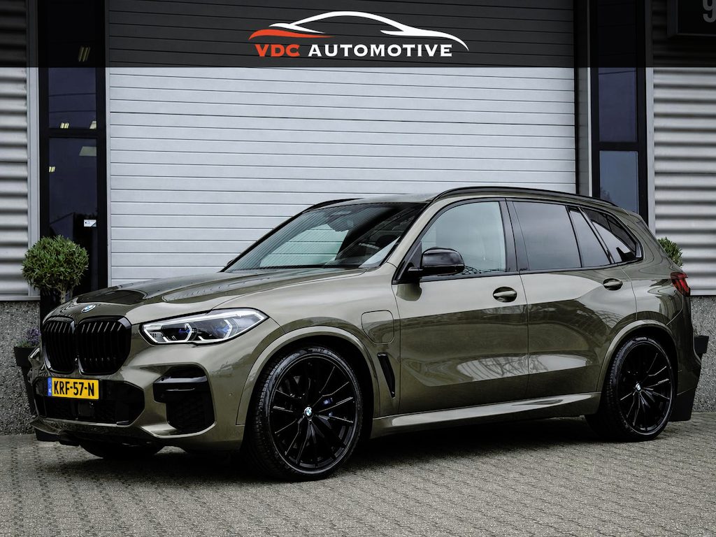 BMW X5 xDrive45e m Sport Manhattan | Trekhaak | Laser | Comfort Access | 22 " Zwart | HeadUp | DealerOnderhouden | BTW | Onderhoudscontract | 93% Accucapaciteit SOH
