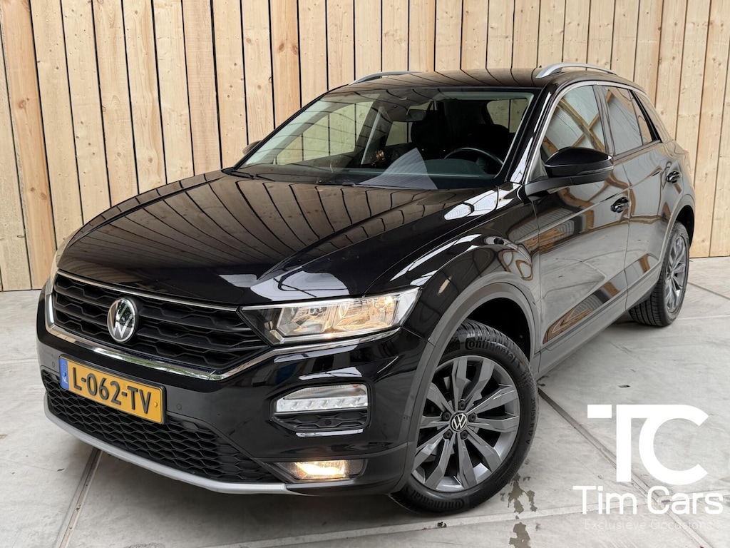 Volkswagen T-Roc 1.5 TSI Style Business Automaat | Climate control | Adaptieve cruise control | Achteruitrijcamera | Getint glas | LED verlichting | Apple CarPlay/Android Auto | Parkeersensoren voor en achter