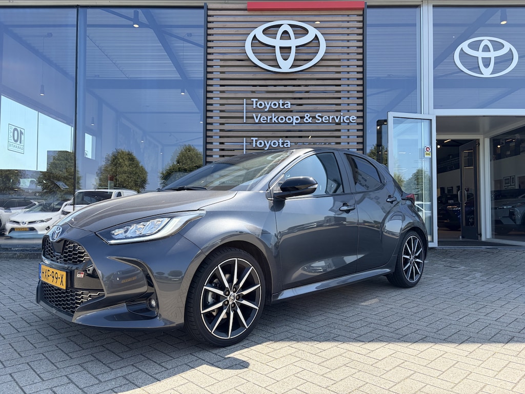 Toyota Yaris 1.5 Hybrid 130 GR SPORT Automaat 130pk | Apple Carplay/Android Auto | Sportieve afstelling onderstel | Sportstoelen |