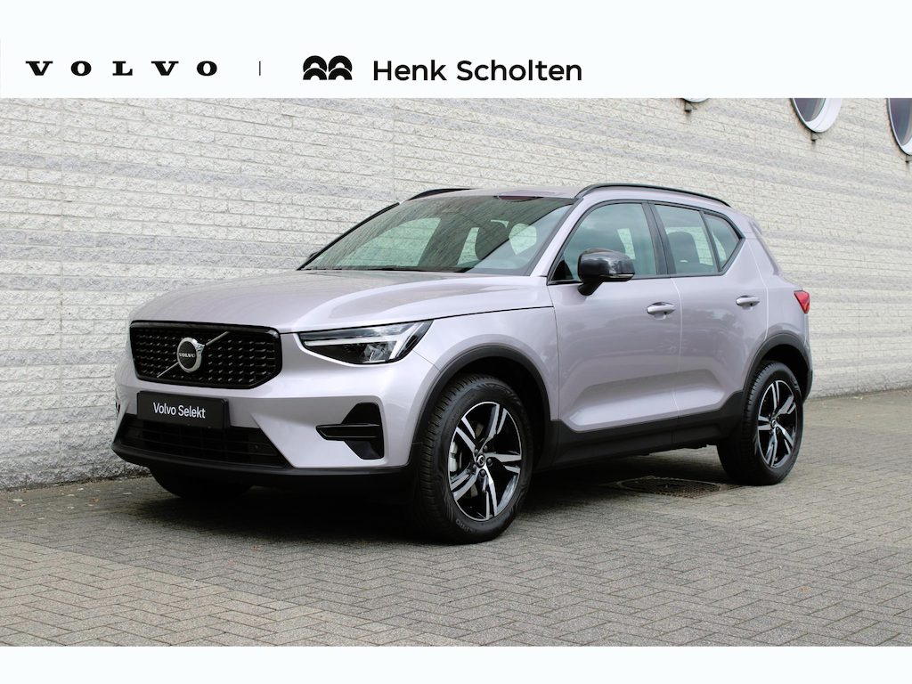 Volvo XC40 B4 Plus Dark | Trekhaak | Achteropkomend verkeer waarschuwing | Achteruitrijcamera | Apple Carplay & Android Auto | Bluetooth telefoonvoorbereiding | Buitenspiegels elektrisch verstel- en verwarmbaar | Cruise control adaptief met Stop&Go en stuurhulp | Electronic climate controle