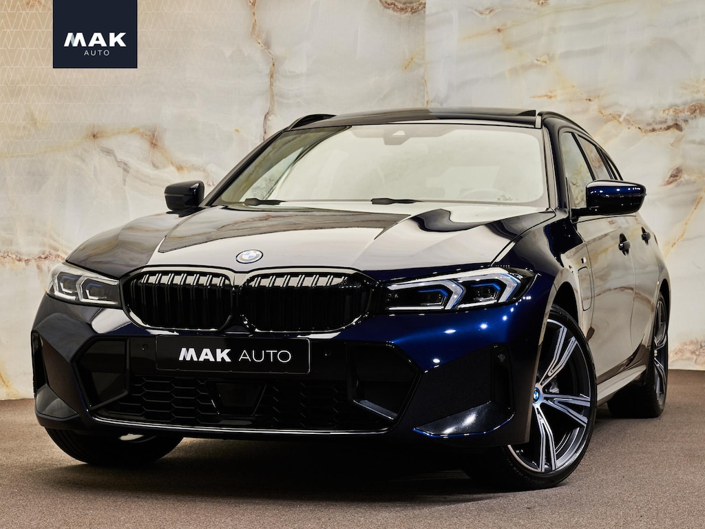 BMW 3-Serie Touring 330e xDrive M Sport , M stoelen, pano, 19", tr.haak, keyless, carbon, memory, LED-kopl.