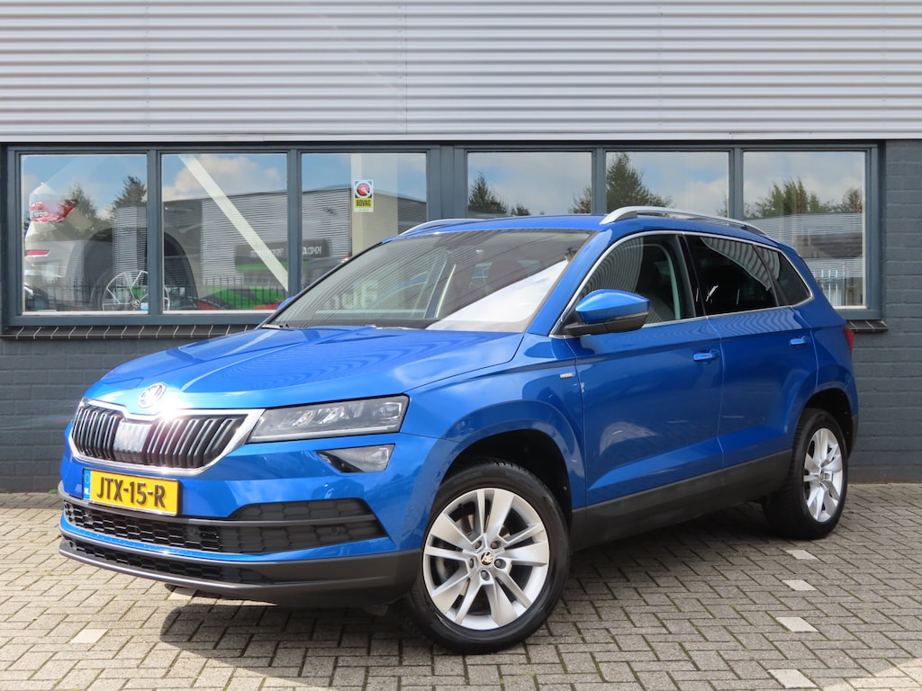 Skoda Karoq 1.5 TSI ACT Clever | stuurwiel verwarmd | verwarmbare voorruit | navi | camera | 4 season banden