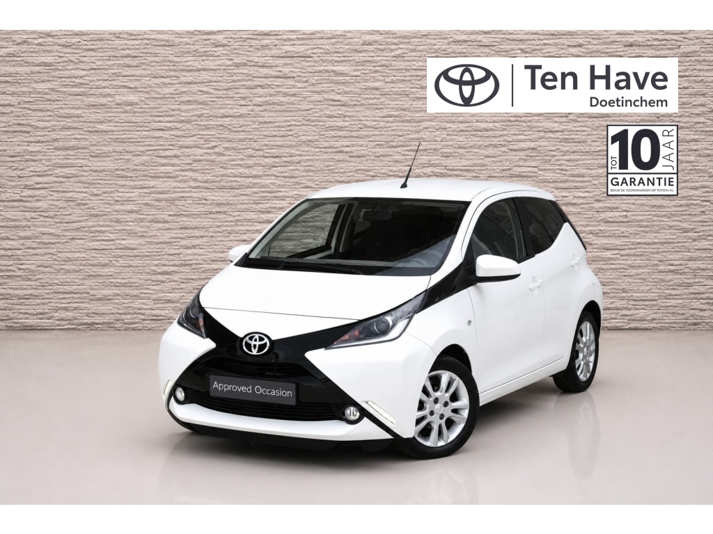 Toyota Aygo 1.0 VVT-i x-joy | LED-dagrijverlichting en stadslicht | Automatische airconditioning | 15” lichtmetalen velgen (dubbele 5-spaaks) | Naafkap in kleur carrosserie | Privacy glass achterruit en zijruit