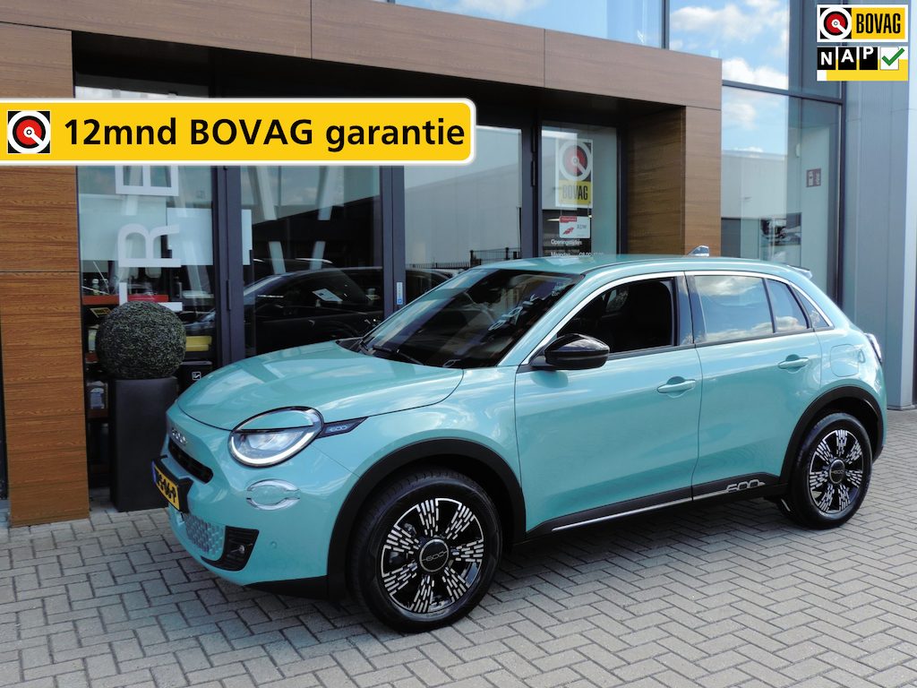 Fiat 600 1.2-T Hybrid Urban AUTOMAAT 31.000km | LED kopl | CarPlay | Stoelverw | Cruise contr | Keyless | Camera | 17” | PDC