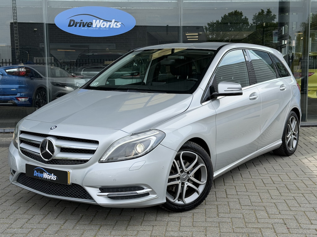 Mercedes-Benz B-klasse 180 Ambition | Sport | Leer | Xenon | Weinig KM | Cruise C | PDC | Interesse in een bezichtiging of proefrit, bel of app met 06-24282842 / 06-42130156
