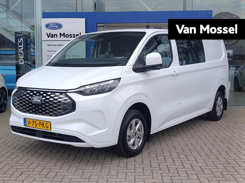 Ford E-Transit Cust. 320 L2H1 Limited 71 kWh DC | 136PK | Adaptieve Cruise | Dodehoeksensoren | 360-graden camera | Trekhaak | 5-zits | Navigatie | Direct beschikbaar! | 2 AGM-accu's
