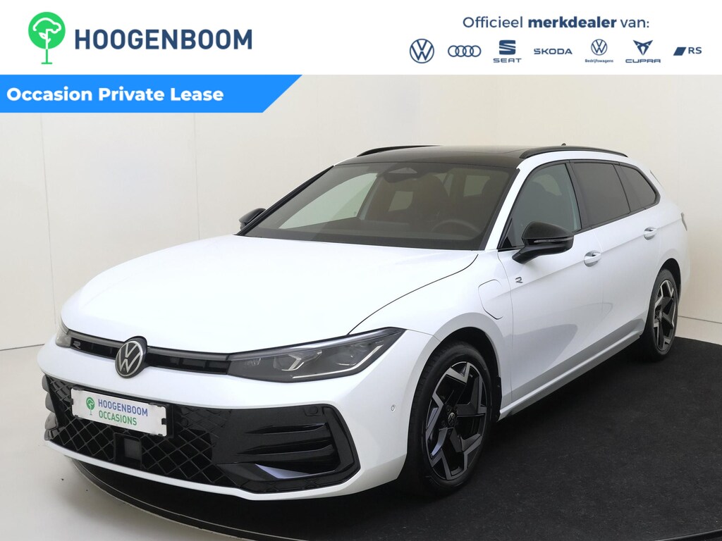 Volkswagen Passat Variant 1.5 eHybrid R-Line Edition | SoH 97% | Panoramadak | Lederen bekleding ‘Puglia’ | Trekhaak | 360 camera | Adaptieve demping | Head-up display | LED Matrix verlichting | Stoelventilatie |