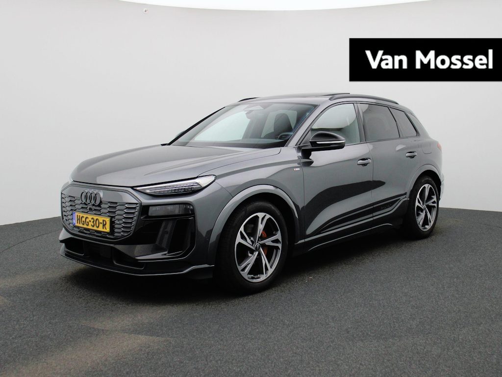 Audi Q6 e-tron S edition 100 kWh 388 PK | S-Line | Automaat | Panoramadak | Luchtvering | Trekhaak | 360 Camera | Alcantara | Navigatie | Stoelverwarming | Bijrijdersscherm | Keyless |