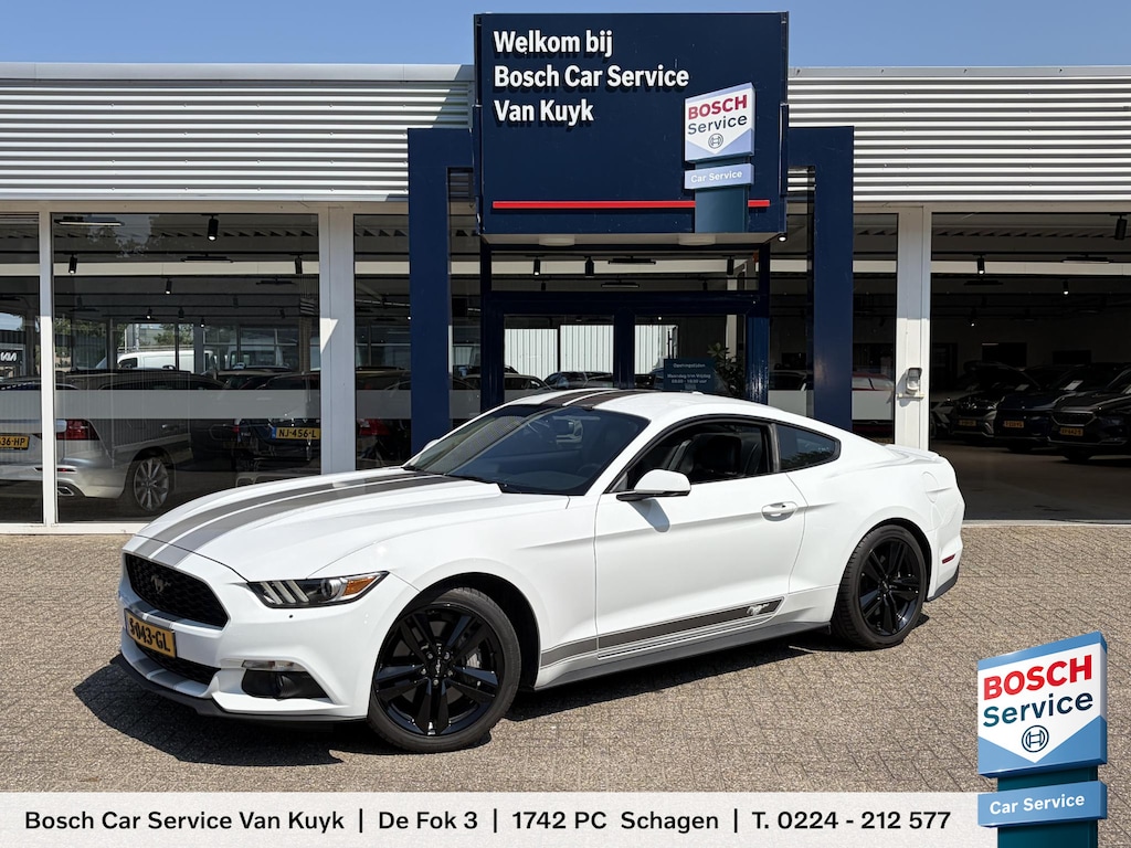 Ford Mustang Fastback 2.3 EcoBoost / 317 PK / Automaat / Race-Striping / Borla Performance sport-uitlaat / Vol-lederen stoelen mét verwarming en koeling / Keyless entry / Schakelflippers stuurwiel / Xenon lampen / Dynamische knipperlichten achter / Climate Control / Cruise Control / Bluetooth Tel + Media / Stuurwielbediening / Shaker Audiosysteem / Achteruitrij-camera + PDC achter / ETC.