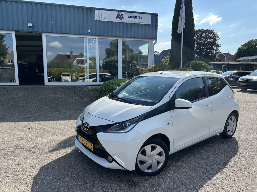 Toyota Aygo 1.0 VVT-i x-nav Apple Carplay