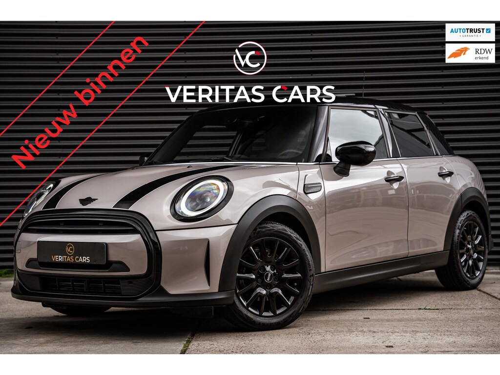 MINI Cooper 5-Deurs 1.5 Business Edition 136PK|Pano|Ambiance|Keyless|Sport Green|Full Led|Carplay|Stoelverw e.o.