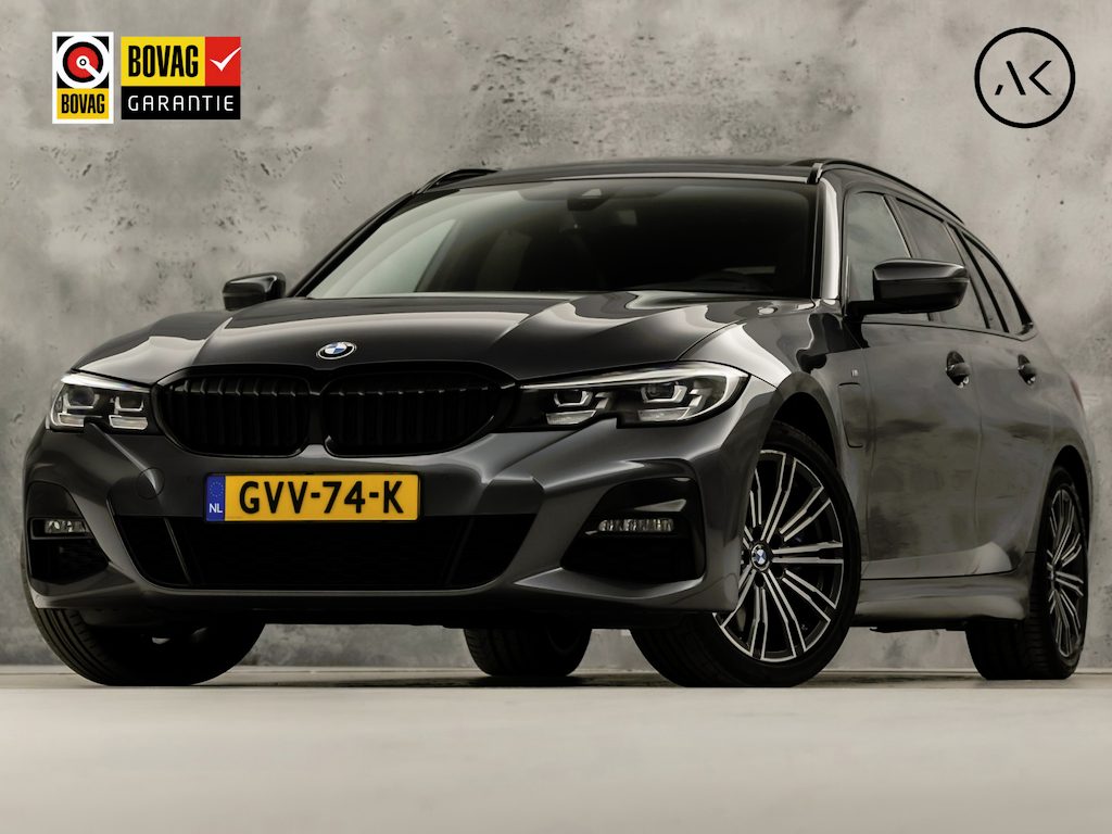 BMW 3-Serie 330e M Sport High Executive 292Pk Automaat (SOH 87%, PANORAMADAK, M PAKKET, APPLE CARPLAY, CAMERA, LEDER/ALCANTARA, SFEERVERLICHTING, GETINT GLAS, ELEK ACHTERKLEP, STOELVERWARMING, NIEUWSTAAT)