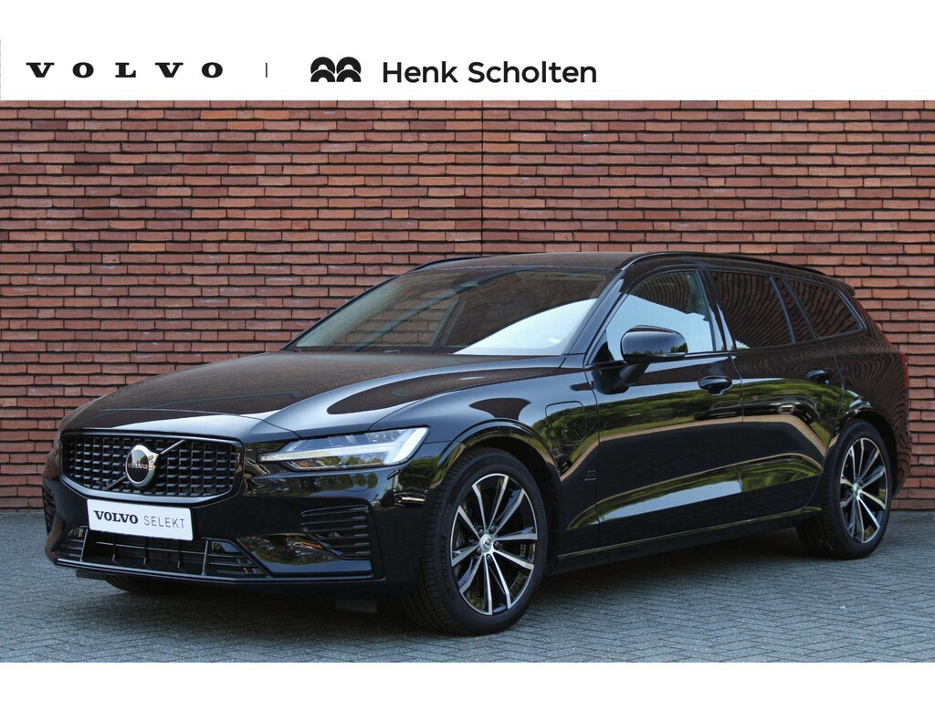 Volvo V60 T8 Plug-in hybrid AWD Plus Dark | Panoramisch schuif-/ kanteldak | Elektrisch verstelbare voorstoelen met geheugenfunctie | Harman Kardon | Trekhaak, inklapbaar | 18 inch. lichtmetalen velgen | All-season banden | Stoel-/ stuurwielverwarming | Verwarmde achterbank | Pilot assist | BLIS