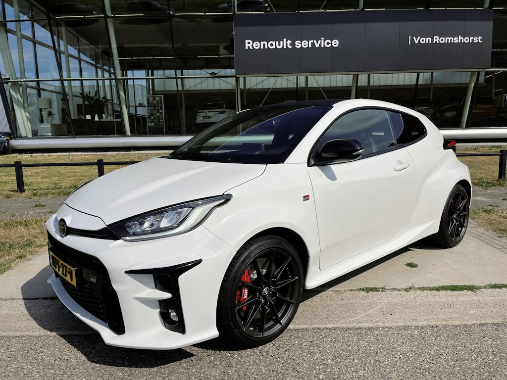 Toyota Yaris 1.6 GR Performance 262PK / 4WD / Carbon dak / Sport Uitlaat / Winterpakket /