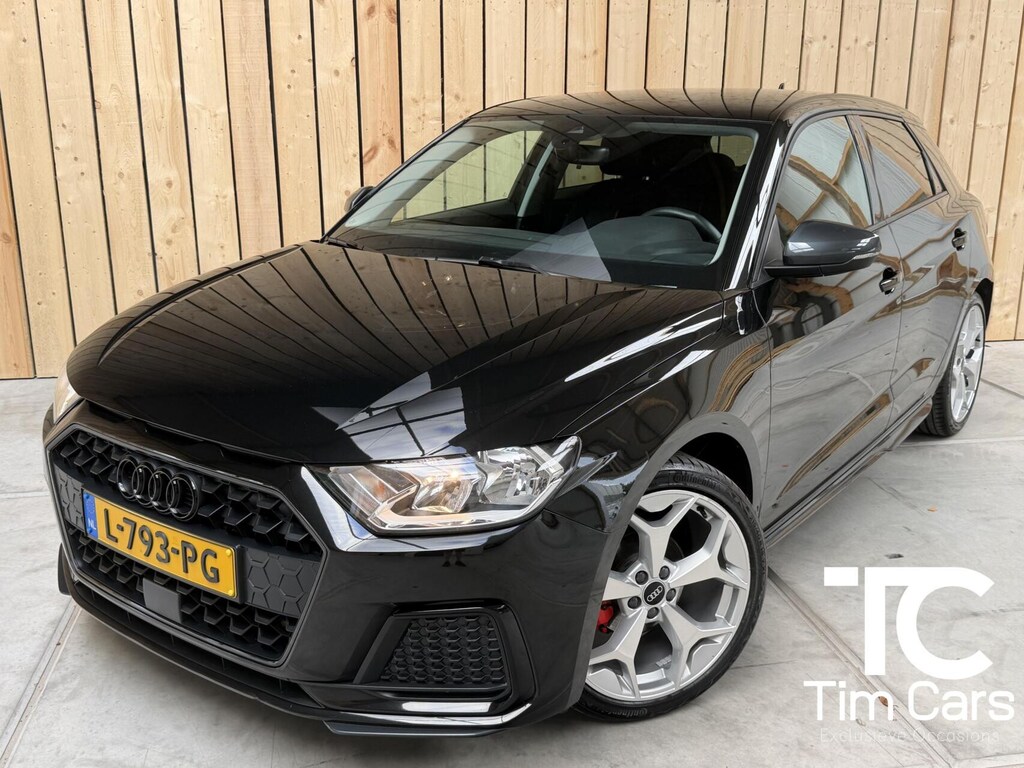 Audi A1 Sportback 25 TFSI epic Zwart optiek | Bang&olufsen Audio installatie | Getint glas | 18 inch lichtmetalen velgen | Rode remklauwen | Airconditioning | Isofix | Cruise control