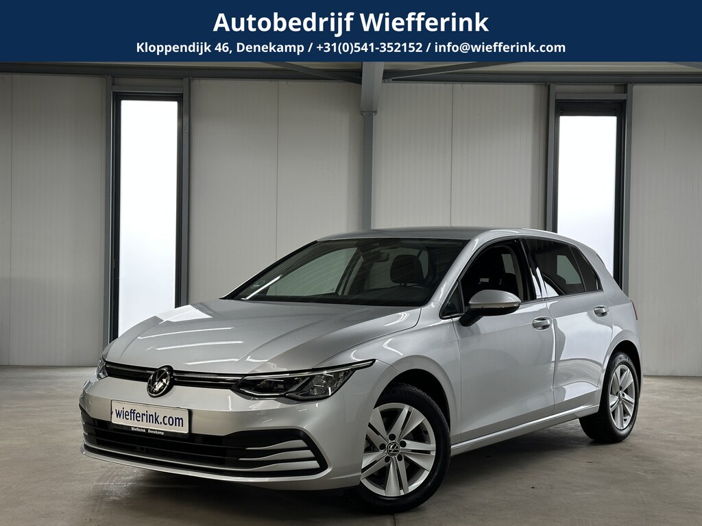 Volkswagen Golf 1.5 TSI Life 130 pk | Acc | Led | Navi | Winter pack |