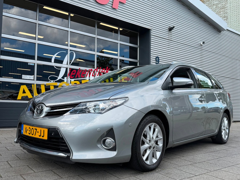 Toyota Auris Touring Sports 1.3 Aspiration - Airco I Xenon / LED I PDC I Sport velgen I trekhaak I Dealer onderhouden