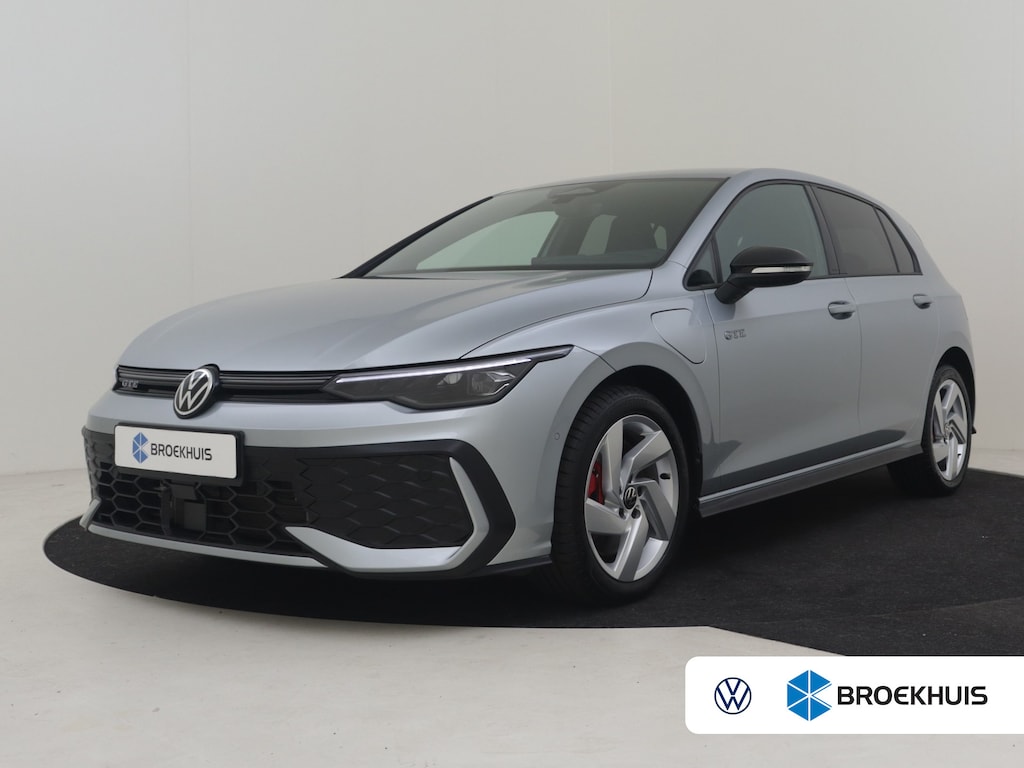 Volkswagen Golf 1.5 eHybrid GTE 272PK DSG/AUTO | Camera | IQ Light l Elektr. Trekhaak | Parkeerassistent | Head-up Display | Stoel/stuurverwarming | App connect | Dodehoek detectie |IQ Lights | DAB | 17"LMV