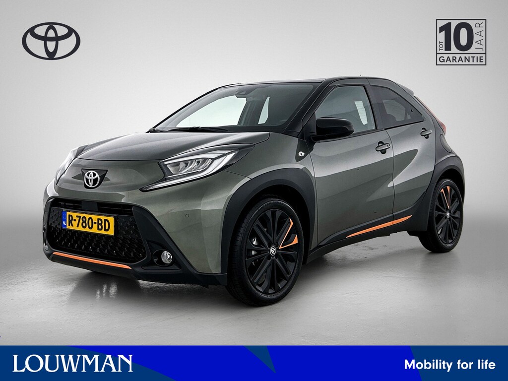 Toyota Aygo X 1.0 VVT-i MT Limited | JBL | Climate Control | Cruise Control Adaptive | Stoelverwarming | Parkeersensoren voor+achter | Draadloze telefoonlader | Half Lederen bekleding | Navigatie | Apple CarPlay/Android Auto