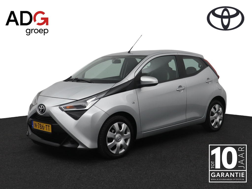 Toyota Aygo 1.0 VVT-i x-play | Groot scherm multimedia | Airco | Parkeercamera |