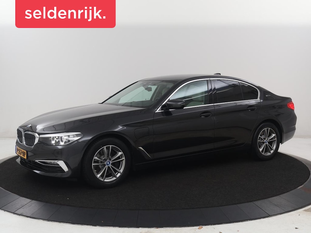 BMW 5-Serie 530e iPerformance High Executive | Leder | Elektrische stoelen | Stoelverwarming | Sfeerverlichting | Adaptive cruise | Carplay | Climate control | Camera | Park assist | PHEV