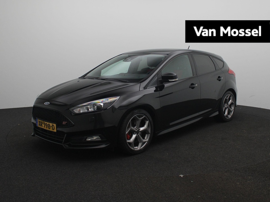 Ford Focus 2.0 ST | Winterpakket | Achteruitrijcamera | Sportstoelen | Lichtmetalen Velgen |