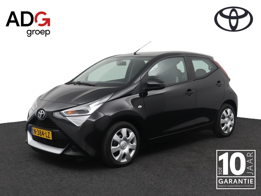 Toyota Aygo 1.0 VVT-i x-play | Groot scherm multimedia | Airco | Parkeercamera |