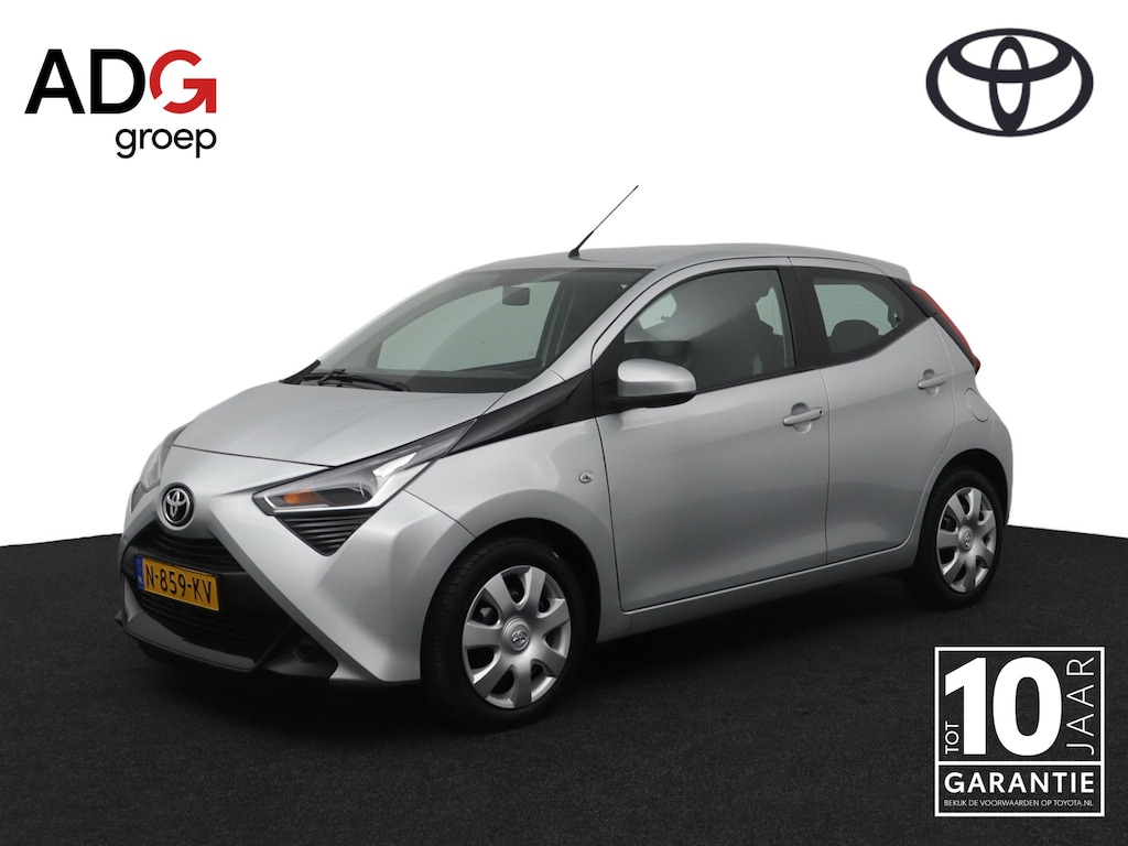 Toyota Aygo 1.0 VVT-i x-play | Groot scherm multimedia | Airco | Parkeercamera |