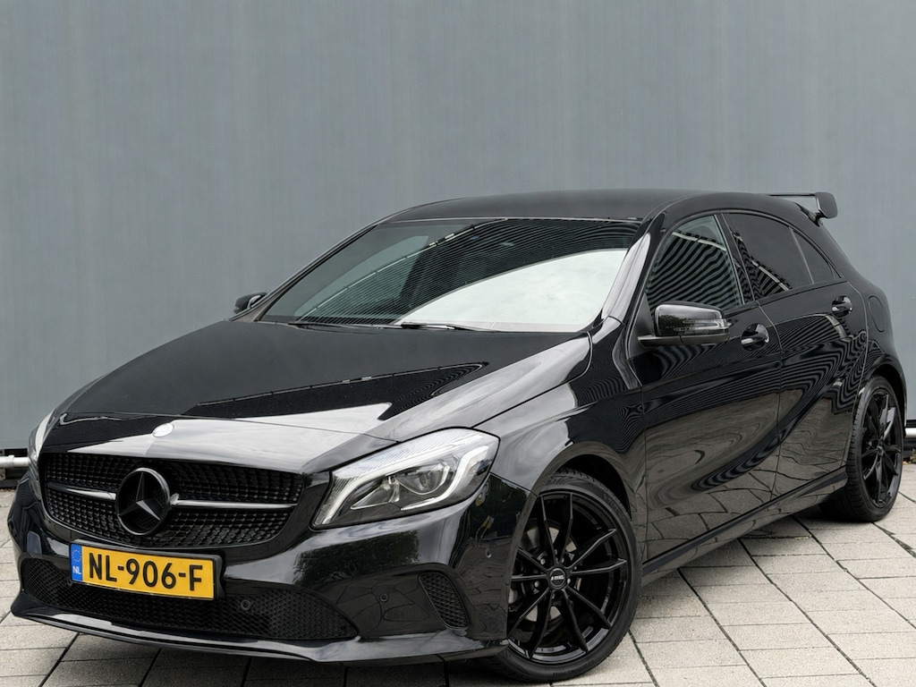 Mercedes-Benz A-klasse BWJ 2017 | 180 d Business Solution | CLIMA | NAVI | CAMERA A | SPORSTOELEN | LEDER/STOF | PDC 2X | LED/XENON | AMG SPOILER | DONKER GLAS |